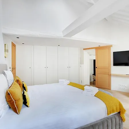 Pick A Flat's In Saint-germain-des-prés - Rue De Seine *